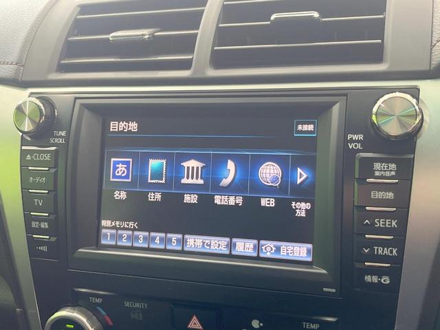 カムリ ハイブリッド　レザーパッケージ　純正ナビ　バックカメラ　黒革シート　シートヒーター　クルーズコントロール　フルセグ　ＥＴＣ　ＨＩＤヘッドライト　純正１７インチアルミ　スマートキー　オートライト　オートエアコン　ＣＤ再生　ＤＶＤ再生（51枚目）