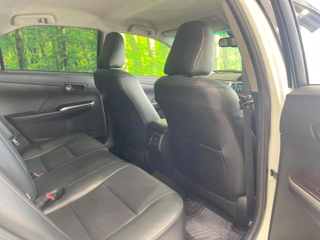 カムリ ハイブリッド　レザーパッケージ　純正ナビ　バックカメラ　黒革シート　シートヒーター　クルーズコントロール　フルセグ　ＥＴＣ　ＨＩＤヘッドライト　純正１７インチアルミ　スマートキー　オートライト　オートエアコン　ＣＤ再生　ＤＶＤ再生（54枚目）