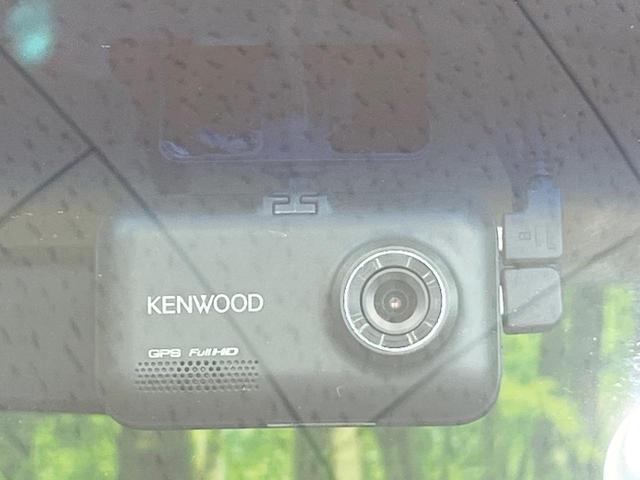 【ドライブレコーダー】安心・安全なカーライフに必須のドライブレコーダーを装備！走行中はもちろん、あおり運転や事故に遭遇した際の状況も映像で記録し、万一のリスクに備えます。