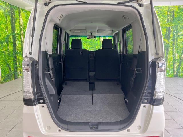 後席を格納すると、これだけの広さが！シーンに合わせたシートアレンジで、大きな荷物も積むことが出来ます♪