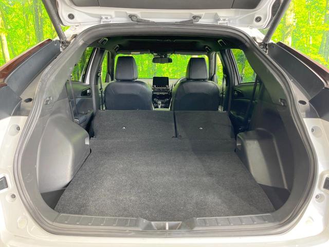 エクリプスクロス ブラックエディション 4WD サンルーフ 純正ナビ 衝突被害軽減システム レーダークルーズ 全周囲カメラ 電動リアゲート スマートキー LEDヘッド ハーフレザーシート 全席シートヒーター パワーシート コーナーセンサー(11枚目)