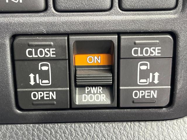 【両側パワースライドドア】スマートキーや運転席のスイッチで後席両側スライドドアの開閉が可能♪電動だから力を入れてドアを開ける必要が無く、小さなお子様でも簡単に開け閉めでき快適です♪