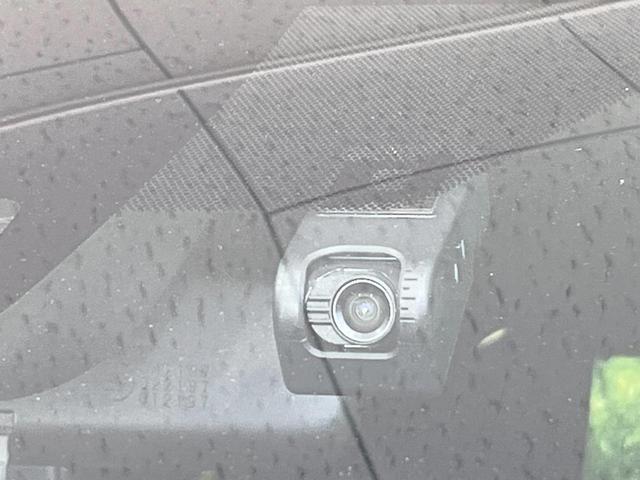 【ドライブレコーダー】安心・安全なカーライフに必須のドライブレコーダーを装備！走行中はもちろん、あおり運転や事故に遭遇した際の状況も映像で記録し、万一のリスクに備えます。