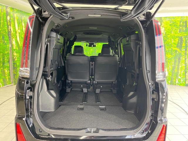 後席を格納すると、これだけの広さが！シーンに合わせたシートアレンジで、大きな荷物も積むことが出来ます♪