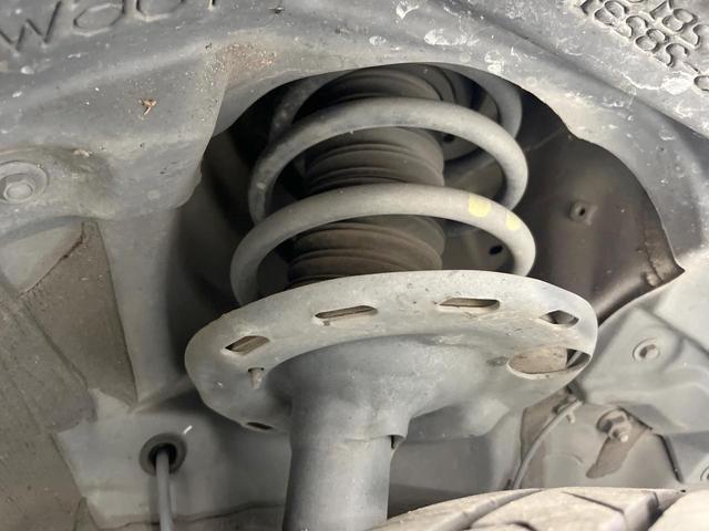 お車を安心してお乗りいただく為には、足回りの定期点検が欠かせません。サービスサポート（有償保証）では無料点検もご提供しており、安心のカーライフをお過ごしいただけるサポート体制が整っています。