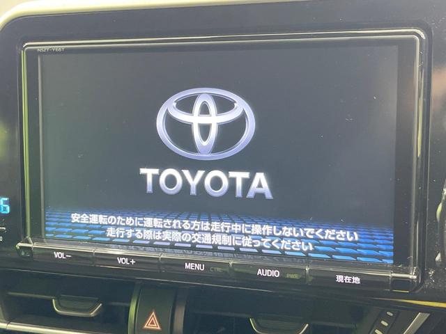 【純正ナビ】人気の純正ナビを装備しております。ナビの使いやすさはもちろん、オーディオ機能も充実！キャンプや旅行はもちろん、通勤や買い物など普段のドライブも楽しくなるはず♪