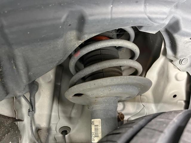 アクア Ｇ　純正ナビ　バックカメラ　スマートキー　ビルトインＥＴＣ　オートライト　オートエアコン　Ｂｌｕｅｔｏｏｔｈ　ＣＤ　ＤＶＤ再生　フルセグ　純正革巻きステアリング　トラクションコントロール（23枚目）