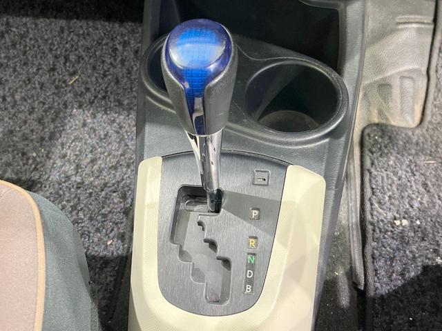 アクア Ｇ　純正ナビ　バックカメラ　スマートキー　ビルトインＥＴＣ　オートライト　オートエアコン　Ｂｌｕｅｔｏｏｔｈ　ＣＤ　ＤＶＤ再生　フルセグ　純正革巻きステアリング　トラクションコントロール（41枚目）