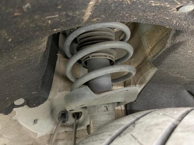 ヴェゼル ハイブリッドＺ　バックカメラ　衝突被害軽減システム　禁煙車　ハーフレザーシート　スマートキー　ＬＥＤヘッド　ＥＴＣ　クルコン　純正１８インチアルミ　オートライト　デュアルエアコン　Ｂｌｕｅｔｏｏｔｈ　ＣＤ（20枚目）