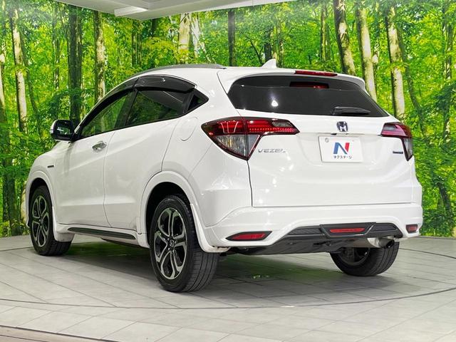 ヴェゼル ハイブリッドＺ　バックカメラ　衝突被害軽減システム　禁煙車　ハーフレザーシート　スマートキー　ＬＥＤヘッド　ＥＴＣ　クルコン　純正１８インチアルミ　オートライト　デュアルエアコン　Ｂｌｕｅｔｏｏｔｈ　ＣＤ（23枚目）