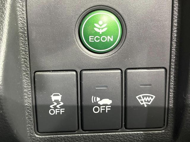 ヴェゼル ハイブリッドＺ　バックカメラ　衝突被害軽減システム　禁煙車　ハーフレザーシート　スマートキー　ＬＥＤヘッド　ＥＴＣ　クルコン　純正１８インチアルミ　オートライト　デュアルエアコン　Ｂｌｕｅｔｏｏｔｈ　ＣＤ（41枚目）