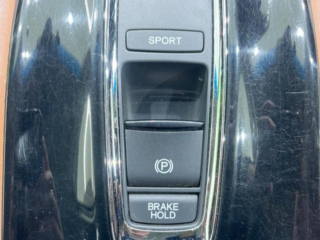 ヴェゼル ハイブリッドＺ　バックカメラ　衝突被害軽減システム　禁煙車　ハーフレザーシート　スマートキー　ＬＥＤヘッド　ＥＴＣ　クルコン　純正１８インチアルミ　オートライト　デュアルエアコン　Ｂｌｕｅｔｏｏｔｈ　ＣＤ（42枚目）