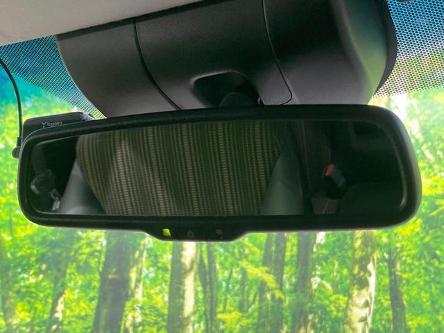 ヴェゼル ハイブリッドＺ　バックカメラ　衝突被害軽減システム　禁煙車　ハーフレザーシート　スマートキー　ＬＥＤヘッド　ＥＴＣ　クルコン　純正１８インチアルミ　オートライト　デュアルエアコン　Ｂｌｕｅｔｏｏｔｈ　ＣＤ（48枚目）