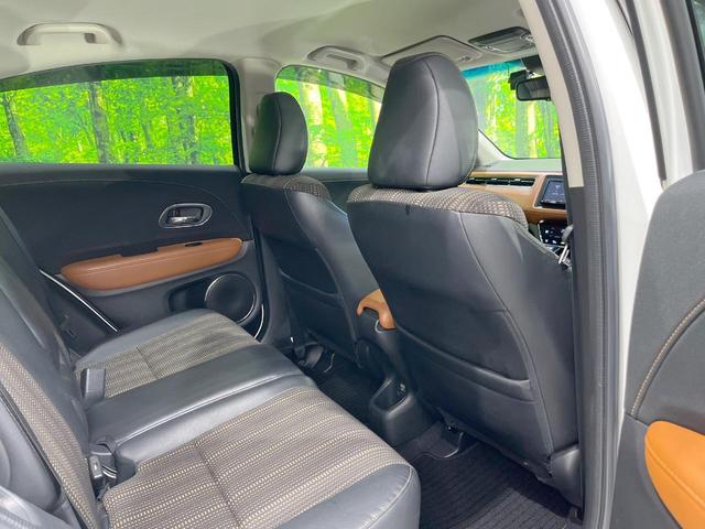 ヴェゼル ハイブリッドＺ　バックカメラ　衝突被害軽減システム　禁煙車　ハーフレザーシート　スマートキー　ＬＥＤヘッド　ＥＴＣ　クルコン　純正１８インチアルミ　オートライト　デュアルエアコン　Ｂｌｕｅｔｏｏｔｈ　ＣＤ（53枚目）