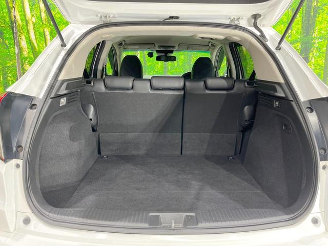 ヴェゼル ハイブリッドＺ　バックカメラ　衝突被害軽減システム　禁煙車　ハーフレザーシート　スマートキー　ＬＥＤヘッド　ＥＴＣ　クルコン　純正１８インチアルミ　オートライト　デュアルエアコン　Ｂｌｕｅｔｏｏｔｈ　ＣＤ（56枚目）