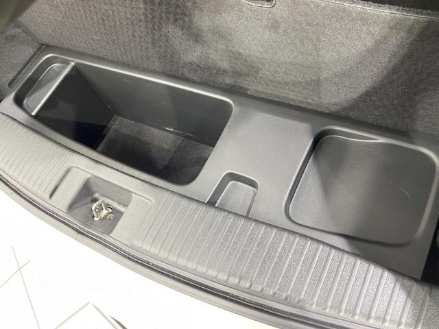 ヴェゼル ハイブリッドＺ　バックカメラ　衝突被害軽減システム　禁煙車　ハーフレザーシート　スマートキー　ＬＥＤヘッド　ＥＴＣ　クルコン　純正１８インチアルミ　オートライト　デュアルエアコン　Ｂｌｕｅｔｏｏｔｈ　ＣＤ（57枚目）