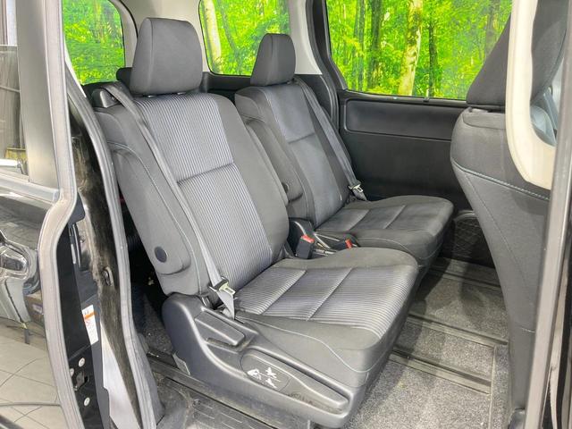 ヴォクシー ＺＳ　純正ナビ　衝突被害軽減システム　電動スライドドア　バックカメラ　ドラレコ　スマートキー　ＬＥＤヘッド　ビルトインＥＴＣ　純正１６インチアルミ　オートハイビーム　オートライト　デュアルエアコン（9枚目）