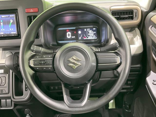 インテリアに合わせたデザインのステアリングは、運転される方のことも考え、運転しやすい形状、大きさです。是非一度、実際に触ってお確かめください。