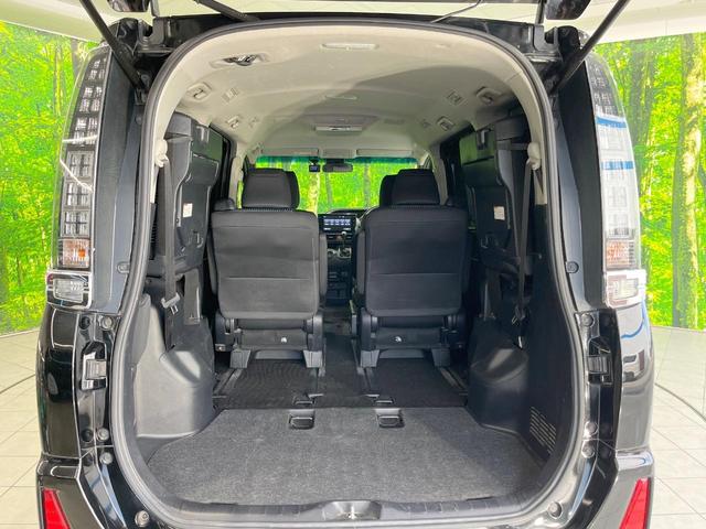 ヴォクシー ＺＳ　煌　純正ナビ　衝突被害軽減システム　バックカメラ　両側電動ドア　後席モニター　ドラレコ　スマートキー　ＬＥＤヘッド　ビルトインＥＴＣ　純正１６インチアルミ　車線逸脱警報　オートエアコン　Ｂｌｕｅｔｏｏｔｈ（11枚目）