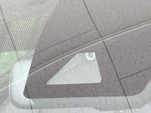 Ｃ－ＨＲ Ｇ　ナビ　衝突被害軽減システム　レーダークルーズ　バックカメラ　スマートキー　ＬＥＤヘッド　ビルトインＥＴＣ　純正１８インチアルミ　オートハイビーム　ハーフレザーシート　コーナーセンサー　車線逸脱警報（3枚目）