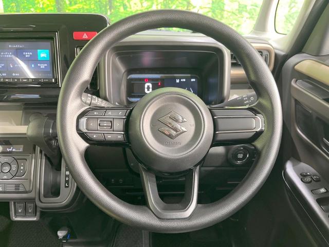 インテリアに合わせたデザインのステアリングは、運転される方のことも考え、運転しやすい形状、大きさです。是非一度、実際に触ってお確かめください。