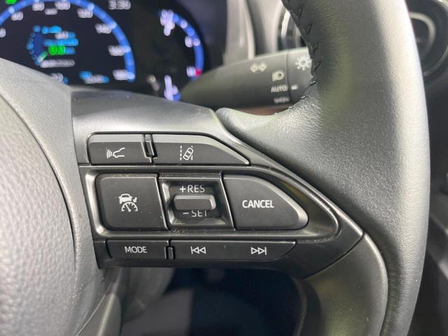 ヤリスクロス ハイブリッドＺ　純正８型ディスプレイオーディオ　衝突被害軽減システム　レーダークルーズ　スマートキー　ＬＥＤヘッド　ＥＴＣ２．０　全周囲カメラ　ハーフレザーシート　パワーシート　純正１８インチＡＷ　オートハイビーム（6枚目）