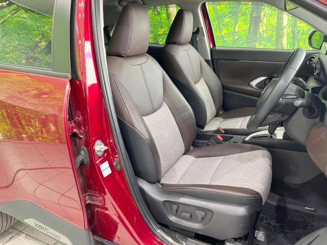 ヤリスクロス ハイブリッドＺ　純正８型ディスプレイオーディオ　衝突被害軽減システム　レーダークルーズ　スマートキー　ＬＥＤヘッド　ＥＴＣ２．０　全周囲カメラ　ハーフレザーシート　パワーシート　純正１８インチＡＷ　オートハイビーム（8枚目）