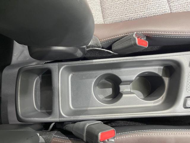 ヤリスクロス ハイブリッドＺ　純正８型ディスプレイオーディオ　衝突被害軽減システム　レーダークルーズ　スマートキー　ＬＥＤヘッド　ＥＴＣ２．０　全周囲カメラ　ハーフレザーシート　パワーシート　純正１８インチＡＷ　オートハイビーム（45枚目）