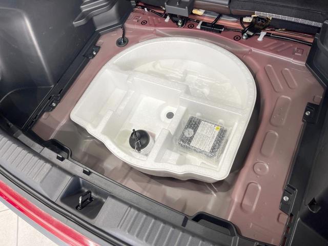 ヤリスクロス ハイブリッドＺ　純正８型ディスプレイオーディオ　衝突被害軽減システム　レーダークルーズ　スマートキー　ＬＥＤヘッド　ＥＴＣ２．０　全周囲カメラ　ハーフレザーシート　パワーシート　純正１８インチＡＷ　オートハイビーム（60枚目）