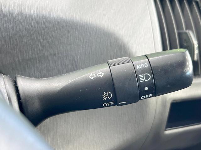 プリウスアルファ Ｓ　チューン　ブラック　純正ナビ　バックカメラ　衝突被害軽減システム　ドラレコ　スマートキー　ＨＩＤヘッド　ビルトインＥＴＣ　純正１６インチアルミ　オートライト　オートエアコン　Ｂｌｕｅｔｏｏｔｈ　ＣＤ　ＤＶＤ再生　フルセグ（7枚目）