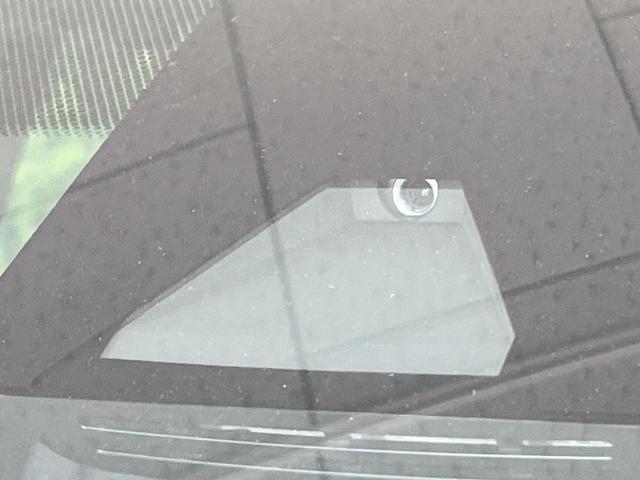 ヤリス ハイブリッドＸ　純正ナビ　バックカメラ　１００Ｖ電源　衝突被害軽減システム　レーダークルーズ　禁煙車　スマートキー　ＬＥＤヘッド　ビルトインＥＴＣ　車線逸脱警報　オートエアコン　Ｂｌｕｅｔｏｏｔｈ（6枚目）