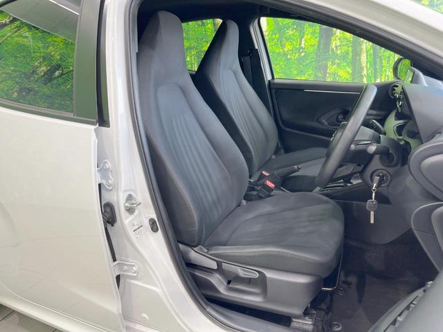 ヤリス ハイブリッドＸ　純正ナビ　バックカメラ　１００Ｖ電源　衝突被害軽減システム　レーダークルーズ　禁煙車　スマートキー　ＬＥＤヘッド　ビルトインＥＴＣ　車線逸脱警報　オートエアコン　Ｂｌｕｅｔｏｏｔｈ（8枚目）