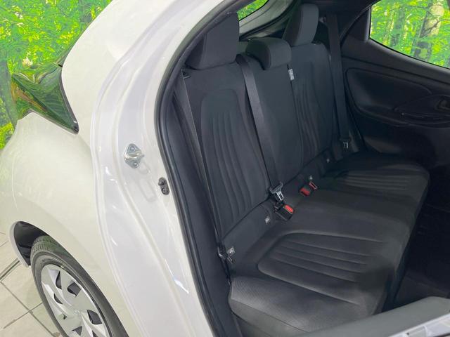 ヤリス ハイブリッドＸ　純正ナビ　バックカメラ　１００Ｖ電源　衝突被害軽減システム　レーダークルーズ　禁煙車　スマートキー　ＬＥＤヘッド　ビルトインＥＴＣ　車線逸脱警報　オートエアコン　Ｂｌｕｅｔｏｏｔｈ（9枚目）