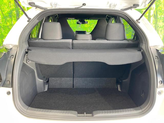 ヤリス ハイブリッドＸ　純正ナビ　バックカメラ　１００Ｖ電源　衝突被害軽減システム　レーダークルーズ　禁煙車　スマートキー　ＬＥＤヘッド　ビルトインＥＴＣ　車線逸脱警報　オートエアコン　Ｂｌｕｅｔｏｏｔｈ（10枚目）