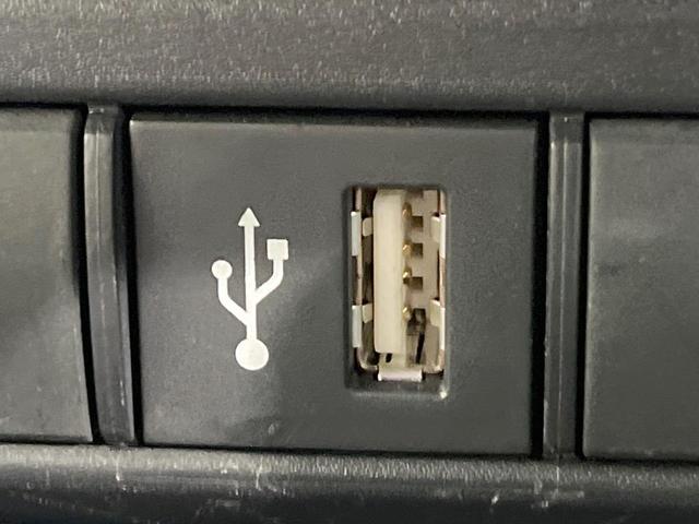 ヤリス ハイブリッドＸ　純正ナビ　バックカメラ　１００Ｖ電源　衝突被害軽減システム　レーダークルーズ　禁煙車　スマートキー　ＬＥＤヘッド　ビルトインＥＴＣ　車線逸脱警報　オートエアコン　Ｂｌｕｅｔｏｏｔｈ（41枚目）