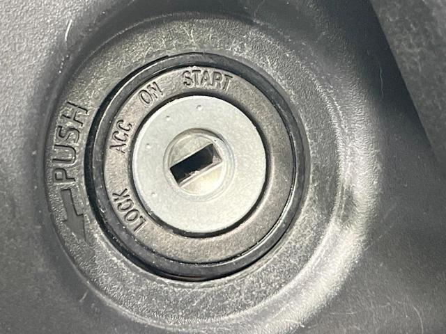 ヤリス ハイブリッドＸ　純正ナビ　バックカメラ　１００Ｖ電源　衝突被害軽減システム　レーダークルーズ　禁煙車　スマートキー　ＬＥＤヘッド　ビルトインＥＴＣ　車線逸脱警報　オートエアコン　Ｂｌｕｅｔｏｏｔｈ（48枚目）