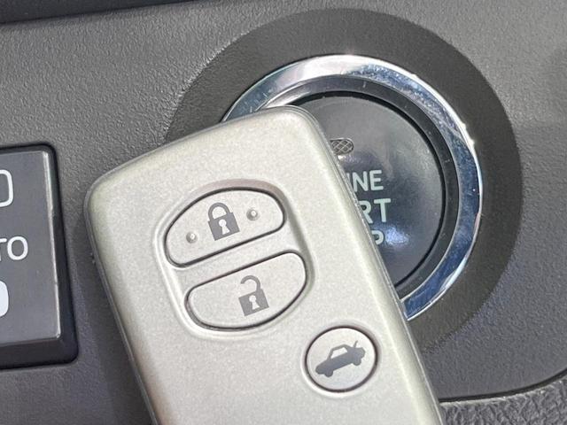 クラウン ２．５アスリート　ナビパッケージ　バックカメラ　衝突被害軽減システム　禁煙車　ハーフレザーシート　前席シートエアコン　スマートキー　ＨＩＤヘッド　ビルトインＥＴＣ　クルコン　純正１８インチアルミ　オートエアコン　Ｂｌｕｅｔｏｏｔｈ（6枚目）