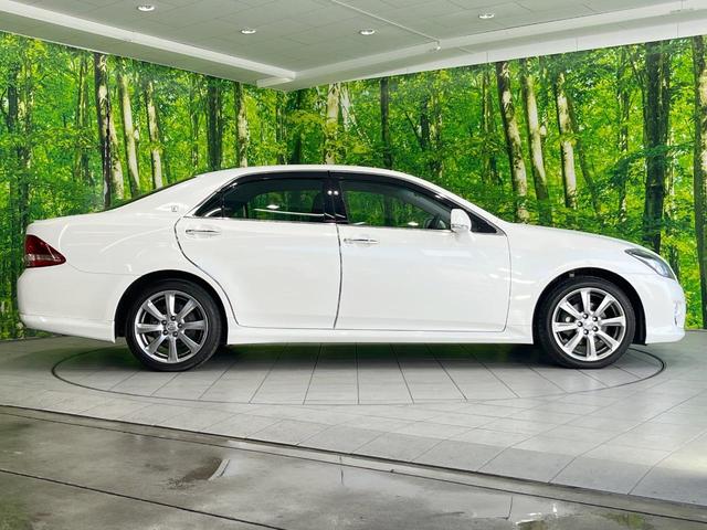 クラウン ２．５アスリート　ナビパッケージ　バックカメラ　衝突被害軽減システム　禁煙車　ハーフレザーシート　前席シートエアコン　スマートキー　ＨＩＤヘッド　ビルトインＥＴＣ　クルコン　純正１８インチアルミ　オートエアコン　Ｂｌｕｅｔｏｏｔｈ（24枚目）