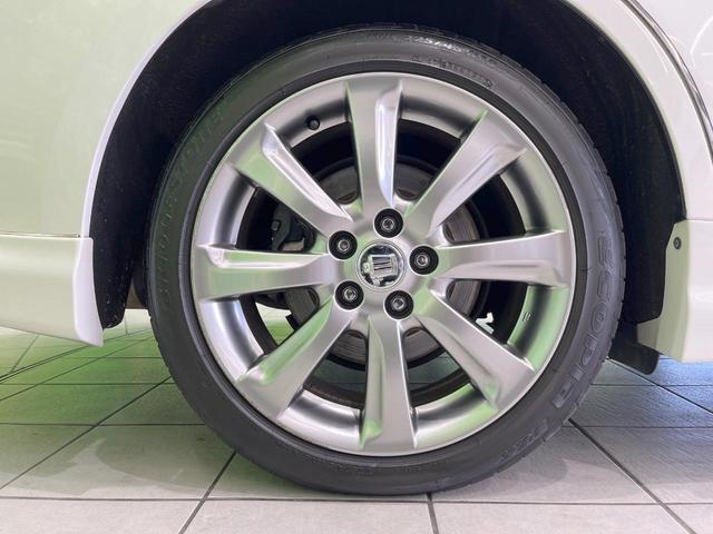 クラウン ２．５アスリート　ナビパッケージ　バックカメラ　衝突被害軽減システム　禁煙車　ハーフレザーシート　前席シートエアコン　スマートキー　ＨＩＤヘッド　ビルトインＥＴＣ　クルコン　純正１８インチアルミ　オートエアコン　Ｂｌｕｅｔｏｏｔｈ（27枚目）