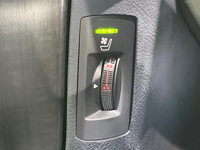 クラウン ２．５アスリート　ナビパッケージ　バックカメラ　衝突被害軽減システム　禁煙車　ハーフレザーシート　前席シートエアコン　スマートキー　ＨＩＤヘッド　ビルトインＥＴＣ　クルコン　純正１８インチアルミ　オートエアコン　Ｂｌｕｅｔｏｏｔｈ（40枚目）