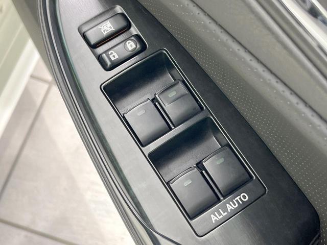 クラウン ２．５アスリート　ナビパッケージ　バックカメラ　衝突被害軽減システム　禁煙車　ハーフレザーシート　前席シートエアコン　スマートキー　ＨＩＤヘッド　ビルトインＥＴＣ　クルコン　純正１８インチアルミ　オートエアコン　Ｂｌｕｅｔｏｏｔｈ（56枚目）