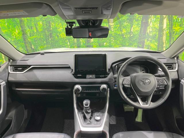ＲＡＶ４ Ｇ　Ｚパッケージ　４ＷＤ　純正９型ナビ　バックカメラ　衝突被害軽減システム　レーダークルーズ　禁煙車　電動リアゲート　レザーシート　パワーシート　ドラレコ　コーナーセンサー　スマートキー　ＬＥＤヘッド　ビルトインＥＴＣ（2枚目）