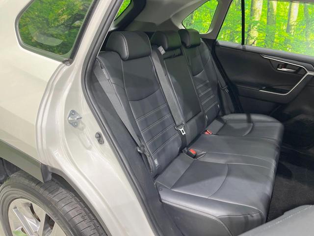 ＲＡＶ４ Ｇ　Ｚパッケージ　４ＷＤ　純正９型ナビ　バックカメラ　衝突被害軽減システム　レーダークルーズ　禁煙車　電動リアゲート　レザーシート　パワーシート　ドラレコ　コーナーセンサー　スマートキー　ＬＥＤヘッド　ビルトインＥＴＣ（9枚目）