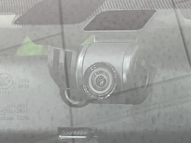 ＸＶ アドバンス　４ＷＤ　サイド・バックカメラ　衝突被害軽減システム　レーダークルーズ　禁煙車　レザーシート　ドラレコ　コーナーセンサー　スマートキー　ＬＥＤヘッド　ＥＴＣ　純正１８インチアルミ　車線逸脱警報（6枚目）