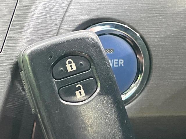 プリウス Ｓ　純正ナビ　スマートキー　ＨＩＤヘッド　ビルトインＥＴＣ　純正１５インチアルミ　オートエアコン　Ｂｌｕｅｔｏｏｔｈ　ＣＤ　ＤＶＤ再生　フルセグ　トラクションコントロール（4枚目）