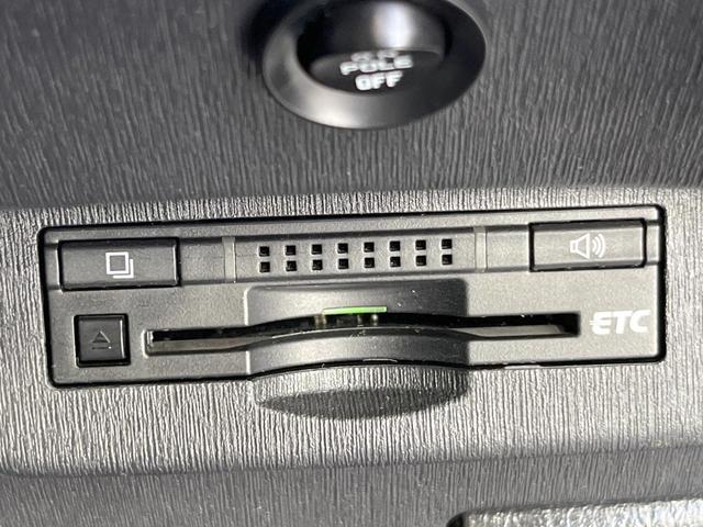 プリウス Ｓ　純正ナビ　スマートキー　ＨＩＤヘッド　ビルトインＥＴＣ　純正１５インチアルミ　オートエアコン　Ｂｌｕｅｔｏｏｔｈ　ＣＤ　ＤＶＤ再生　フルセグ　トラクションコントロール（5枚目）