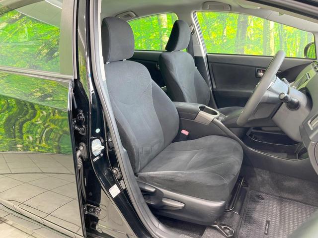 プリウス Ｓ　純正ナビ　スマートキー　ＨＩＤヘッド　ビルトインＥＴＣ　純正１５インチアルミ　オートエアコン　Ｂｌｕｅｔｏｏｔｈ　ＣＤ　ＤＶＤ再生　フルセグ　トラクションコントロール（8枚目）