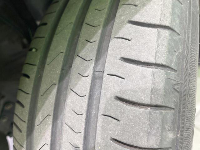 プリウス Ｓ　純正ナビ　スマートキー　ＨＩＤヘッド　ビルトインＥＴＣ　純正１５インチアルミ　オートエアコン　Ｂｌｕｅｔｏｏｔｈ　ＣＤ　ＤＶＤ再生　フルセグ　トラクションコントロール（24枚目）