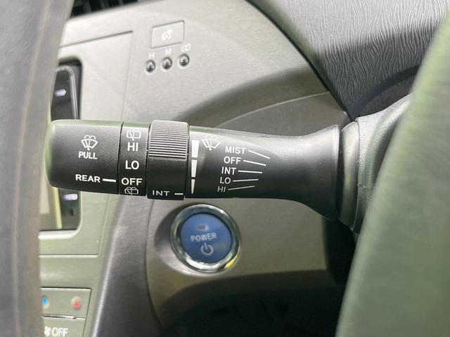 プリウス Ｓ　純正ナビ　スマートキー　ＨＩＤヘッド　ビルトインＥＴＣ　純正１５インチアルミ　オートエアコン　Ｂｌｕｅｔｏｏｔｈ　ＣＤ　ＤＶＤ再生　フルセグ　トラクションコントロール（33枚目）