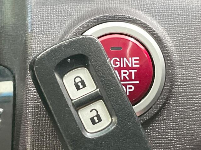 Ｎ－ＯＮＥ プレミアム　オーディオ　スマートキー　ＨＩＤヘッド　純正１４インチアルミ　オートライト　オートエアコン　ＣＤ　パワーウィンドウ　パワーステアリング　トラクションコントロール（4枚目）